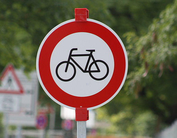 Symbolbild Fahrradweg gesperrt